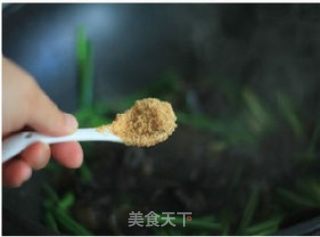 味道不俗的零难度快手小炒——葱香木耳的做法步骤：8