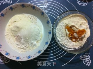 奶香南瓜双色馒头的做法步骤：2