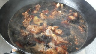 红烧排骨焖豆角的做法步骤：3