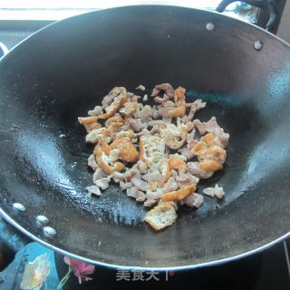 猪肉蒜苔炒油豆腐的做法步骤：6