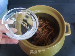 【营养靓汤】——茶树菇煲鸡的做法步骤：9