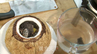 椰子炖乌鸡的做法步骤：4