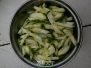 木耳黄瓜鸡蛋补血减肥汤的做法步骤：2