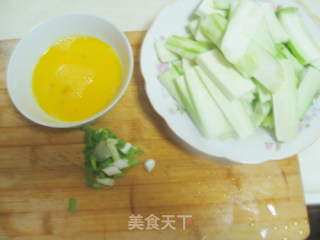 【丝瓜炒蛋】家常快手菜的做法步骤：2