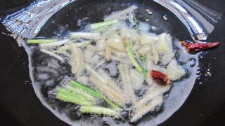 酸辣白菜的做法步骤：2