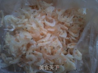 蒜香虾皮西葫芦的做法步骤：2