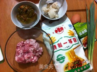 榨菜鲜肉月饼的做法步骤：1