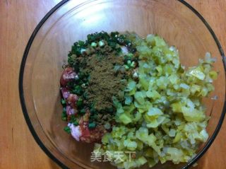 榨菜鲜肉月饼的做法步骤：2