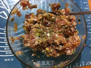 榨菜鲜肉月饼的做法步骤：3