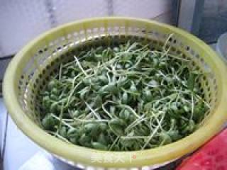 苋菜炒黑豆芽的做法步骤：1