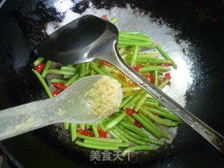 剁椒炒蒿子秆的做法步骤：6