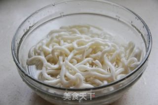 黑椒猪肉炒乌冬面的做法步骤：1