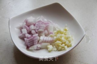 黑椒猪肉炒乌冬面的做法步骤：2