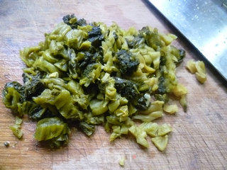 油豆腐里脊肉炒酸菜的做法步骤：2