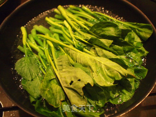 白灼芥蓝的做法步骤：1