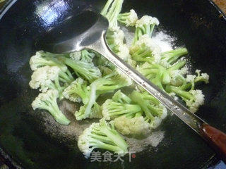 鸡蛋番茄炒花菜的做法步骤：8