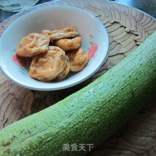 油豆腐煮丝瓜的做法步骤：1