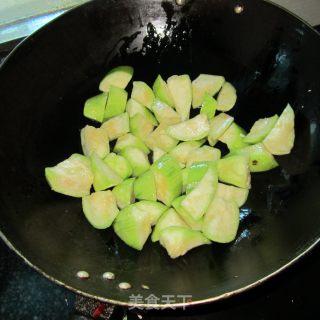 油豆腐煮丝瓜的做法步骤：3