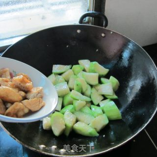油豆腐煮丝瓜的做法步骤：6