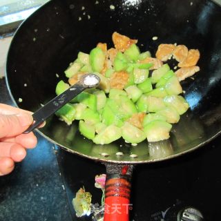 油豆腐煮丝瓜的做法步骤：8