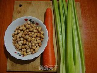 爽口小凉菜------【凉拌花生西芹】的做法步骤：1