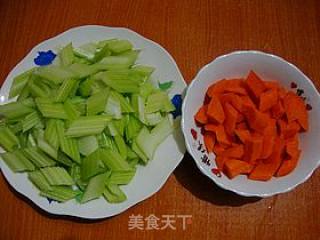 爽口小凉菜------【凉拌花生西芹】的做法步骤：3