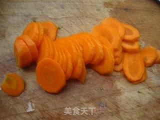西兰花烩胡萝卜的做法步骤：2