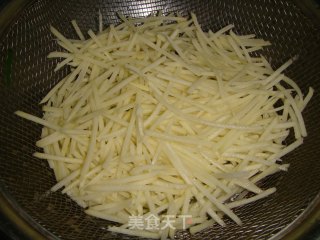 韭菜土豆丝的做法步骤：3