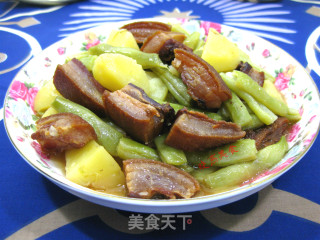 腊肉炖土豆芸豆的做法步骤：3