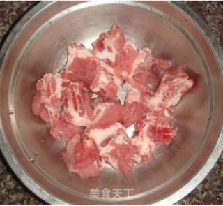 排骨焖南瓜的做法步骤：2