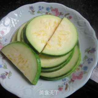 煎嫩南瓜片的做法步骤：2