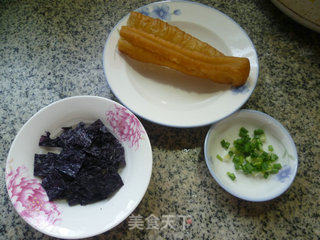 油条紫菜汤的做法步骤：1