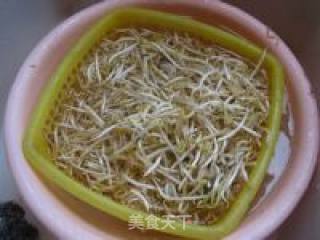 酸辣绿豆芽的做法步骤：1