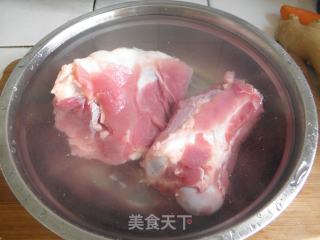 番茄玉米筒骨汤的做法步骤：2
