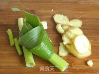 番茄玉米筒骨汤的做法步骤：5