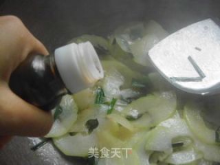 节瓜炒蒜苗的做法步骤：7