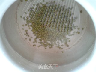 紫菜绿豆炖排骨的做法步骤：2