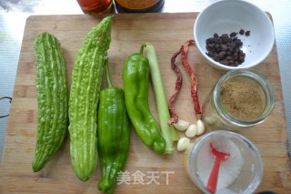 【干煸苦瓜】的做法步骤：1