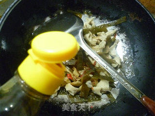 面筋炒海带的做法步骤：7