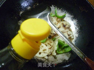 牛肉酱青椒炒莲藕的做法步骤：10