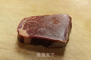 黑胡椒苹果牛肉粒的做法步骤：2