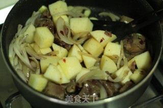 黑胡椒苹果牛肉粒的做法步骤：16