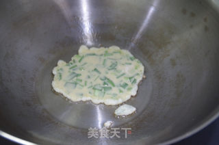 韭菜鸡蛋饼的做法步骤：7
