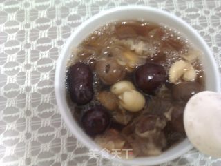 清凉佳品~~软糯银耳莲子羹的做法步骤：5