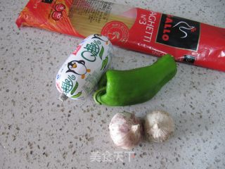 青酱蒜香火腿意大利面的做法步骤：1