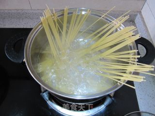 青酱蒜香火腿意大利面的做法步骤：3