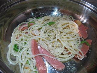 青酱蒜香火腿意大利面的做法步骤：7