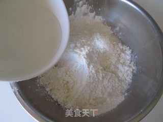 西葫芦肉馅锅贴的做法步骤：1