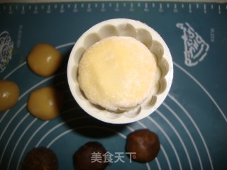 广式月饼的做法步骤：8