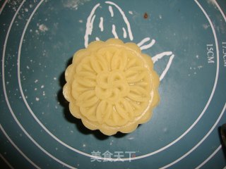 广式月饼的做法步骤：12